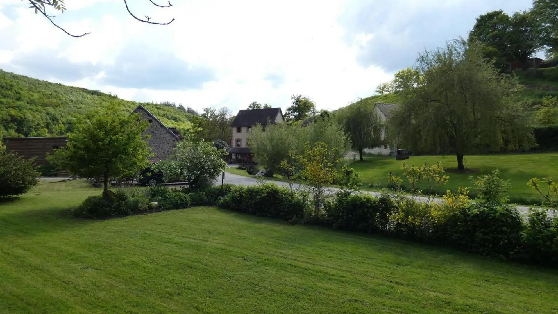 Holiday home Gite De Charme Avec Piscine Couverte, Sauna Et Bain Nordique En Pleine Nature - Fr-1-489-255 Vernusse
